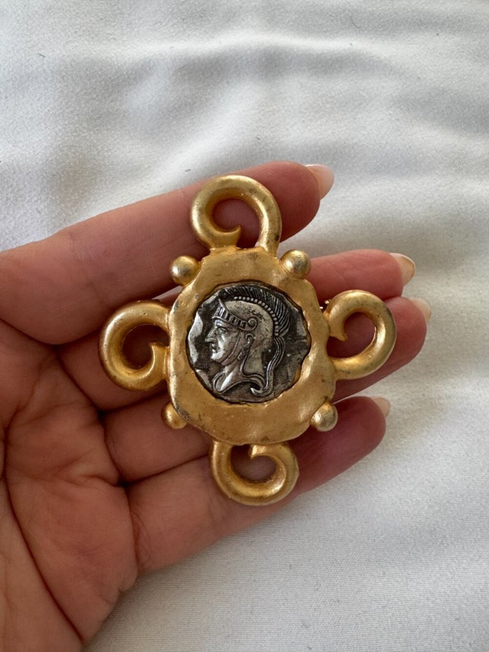 Vintage Large Gold Intaglio Roman Solider Cameo Coin Pendant Brooch Pin - Picture 2 of 7